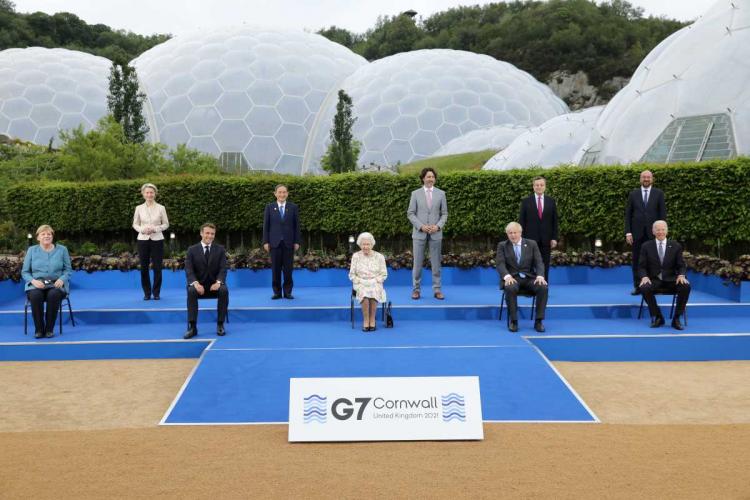 Η βασίλισσα Ελισάβετ με τους G7