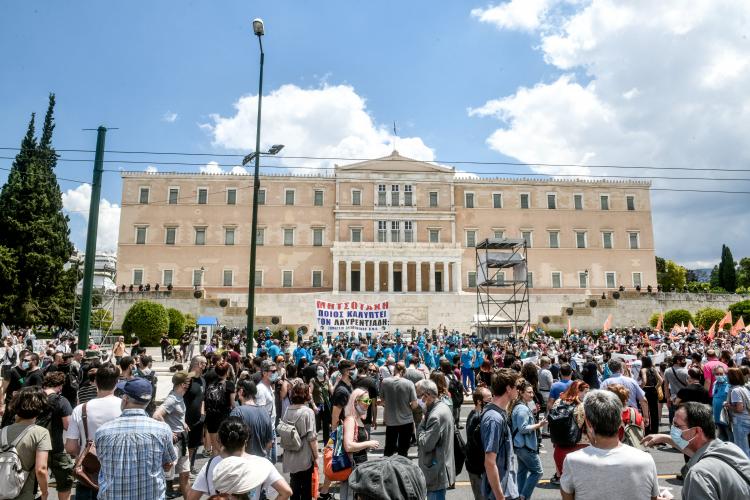 Απεργιακή συγκέντρωση στη Βουλή