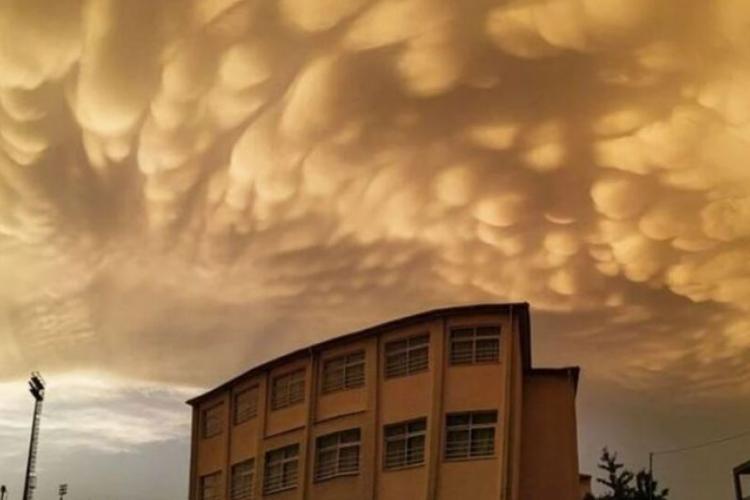 σύννεφα mammatus στη Λάρισα