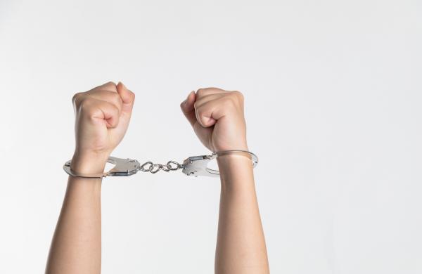 Συλλήψεις ανηλίκων για διαρρήξεις και κλοπές στη Ναύπακτο