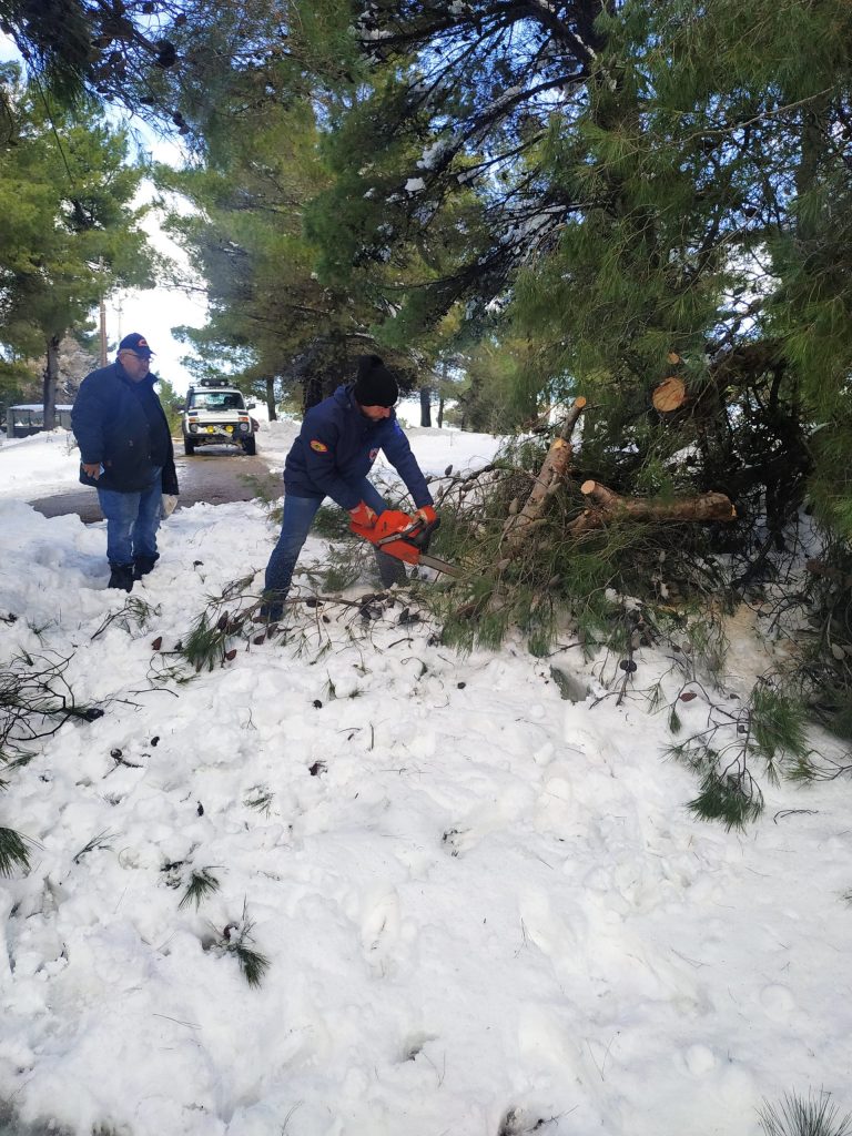 εθελοντές στο χιονι